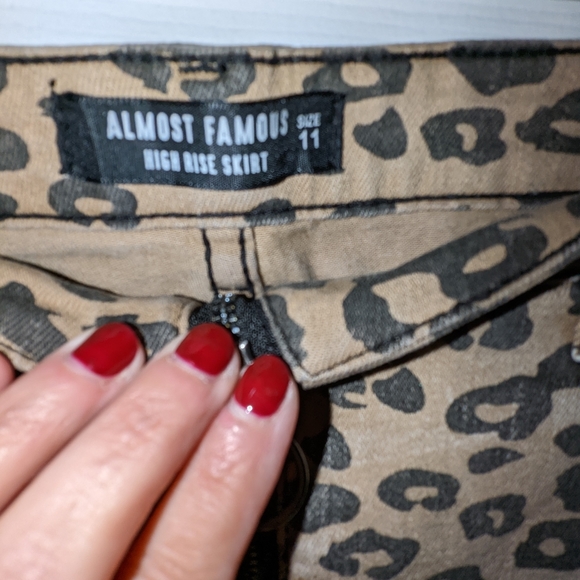 Almost famous leopard skirt ... Holes belong there - Picture 3 of 4